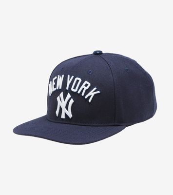 Men's New York Yankees Pro Standard Navy Stacked Logo Snapback Hat