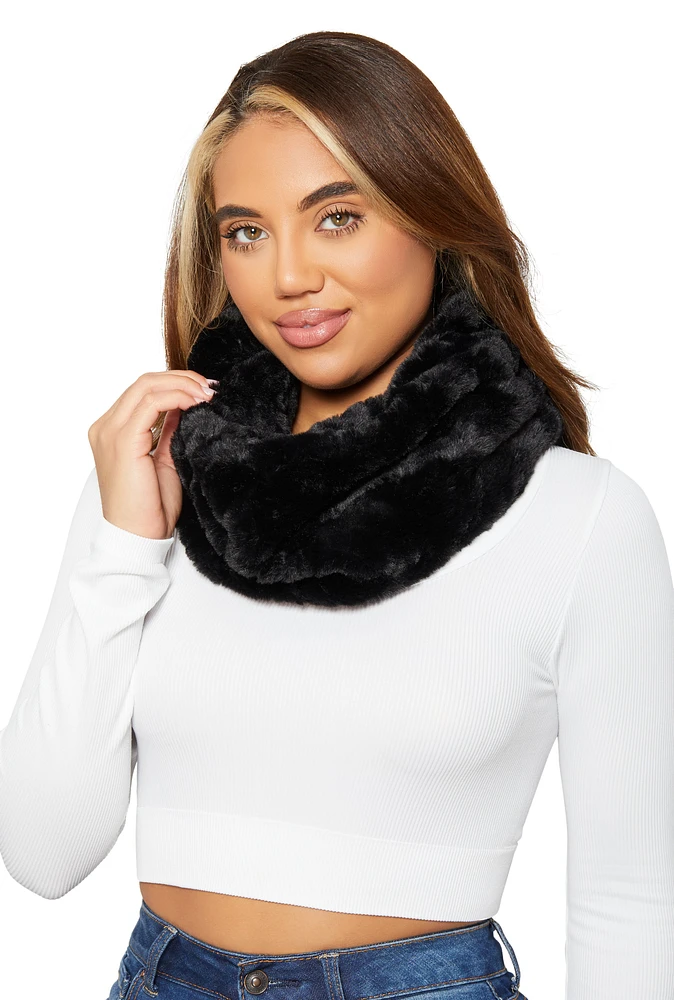 Womens Solid Faux Fur Scarf, Black