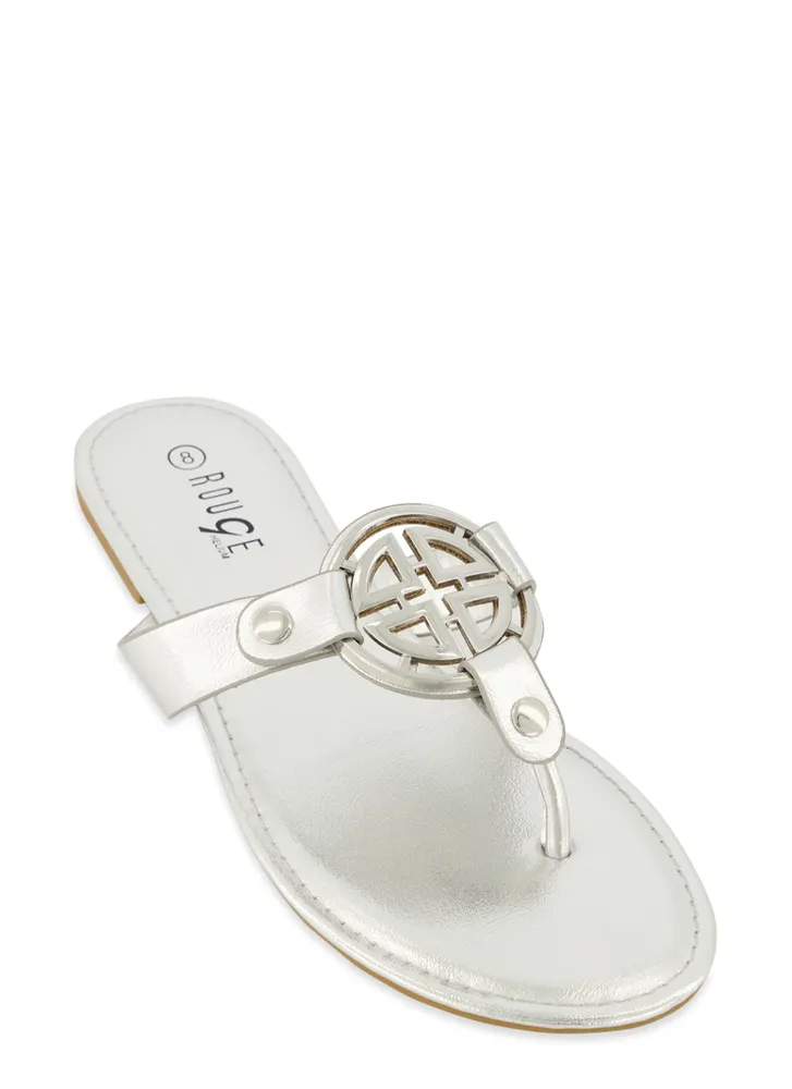 Womens Geo Pendant Thong Sandals, Silver, Size 6