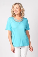 T-SHIRT ENCOLURE FILET BRODÉ FLORAL