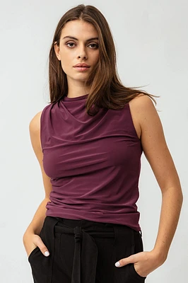 La camisole unie col bénitier