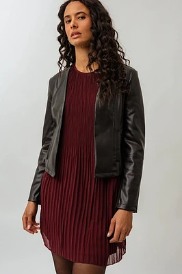 Le blazer ouvert en cuir végan