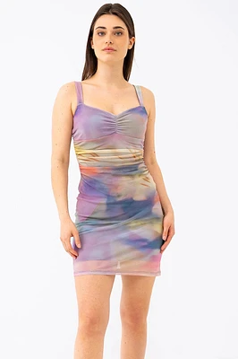 La robe diaphane multicolore