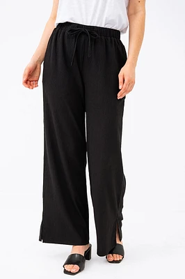 Le pantalon uni effet froissé