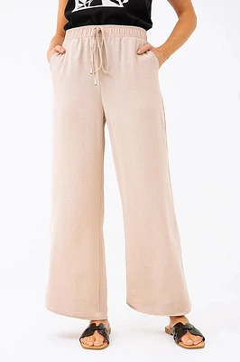 Le pantalon large effet froissé