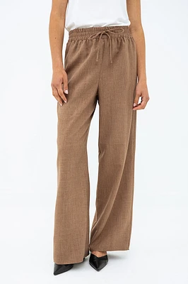 Le pantalon fluide chic à boucle