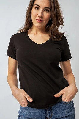 Le t-shirt basique col V
