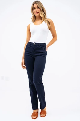 Le jeans droit coloré sculptant