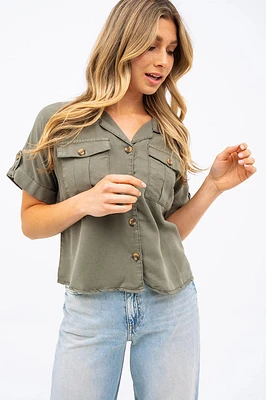 La blouse courte à bouton