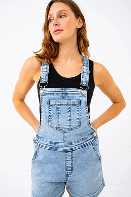 La salopette courte en denim