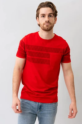 Le t-shirt imprimé illusion graphique