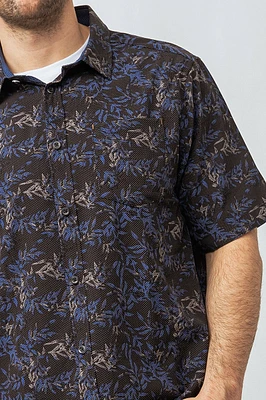 La chemise imprimée feuilles