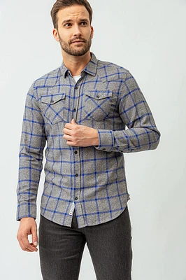 La chemise extensible à carreaux