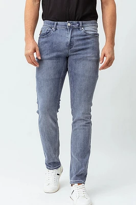 Le jeans en tricot de denim ajusté Lois | Modèle Peter Slim