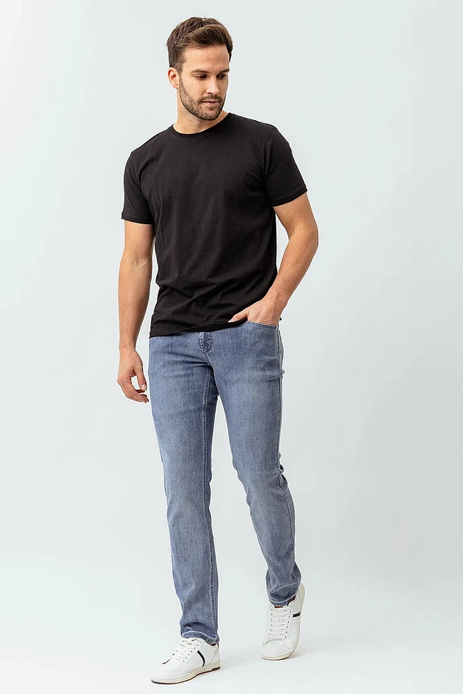 Le jeans en tricot de denim ajusté Lois | Modèle Peter Slim