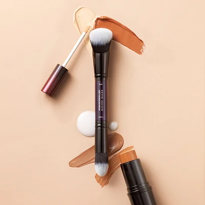 The Duet Foundation Brush