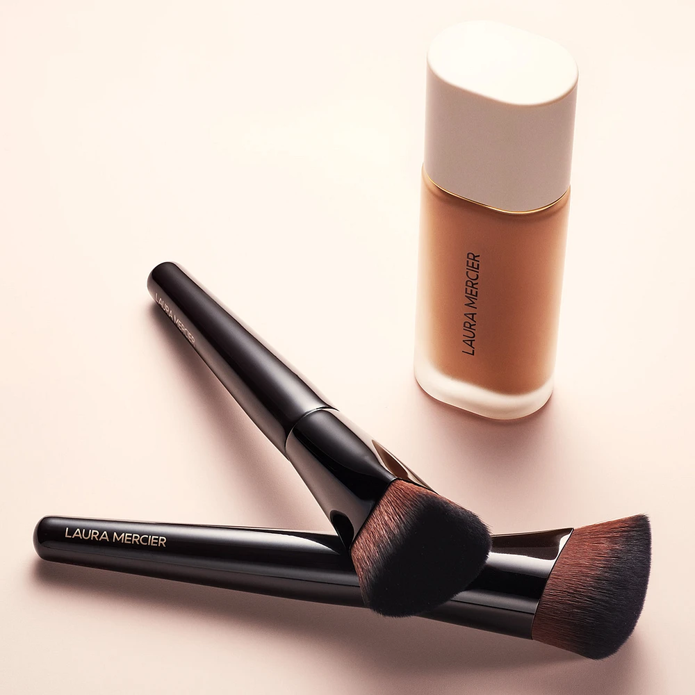 Real Flawless Foundation Brush