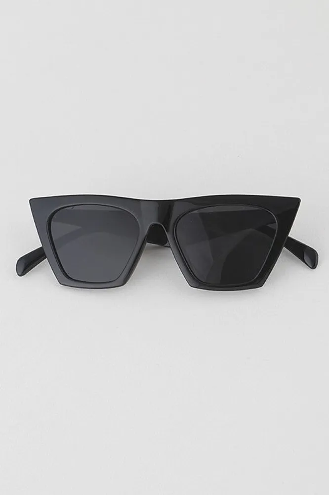 Pointy Black Cateye Iconic Sunglasses