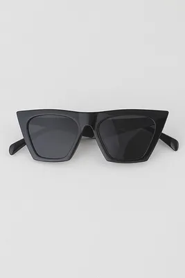 Pointy Black Cateye Iconic Sunglasses