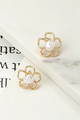 Cole Pearl Flower Stud Earrings