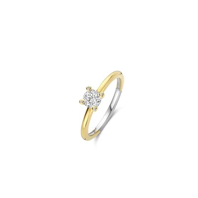 Solitaire Elegance Ring