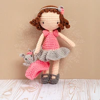 Jolie poupée à crocheter