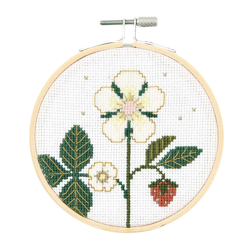 Kit broderie point de croix - fleur de fraise
