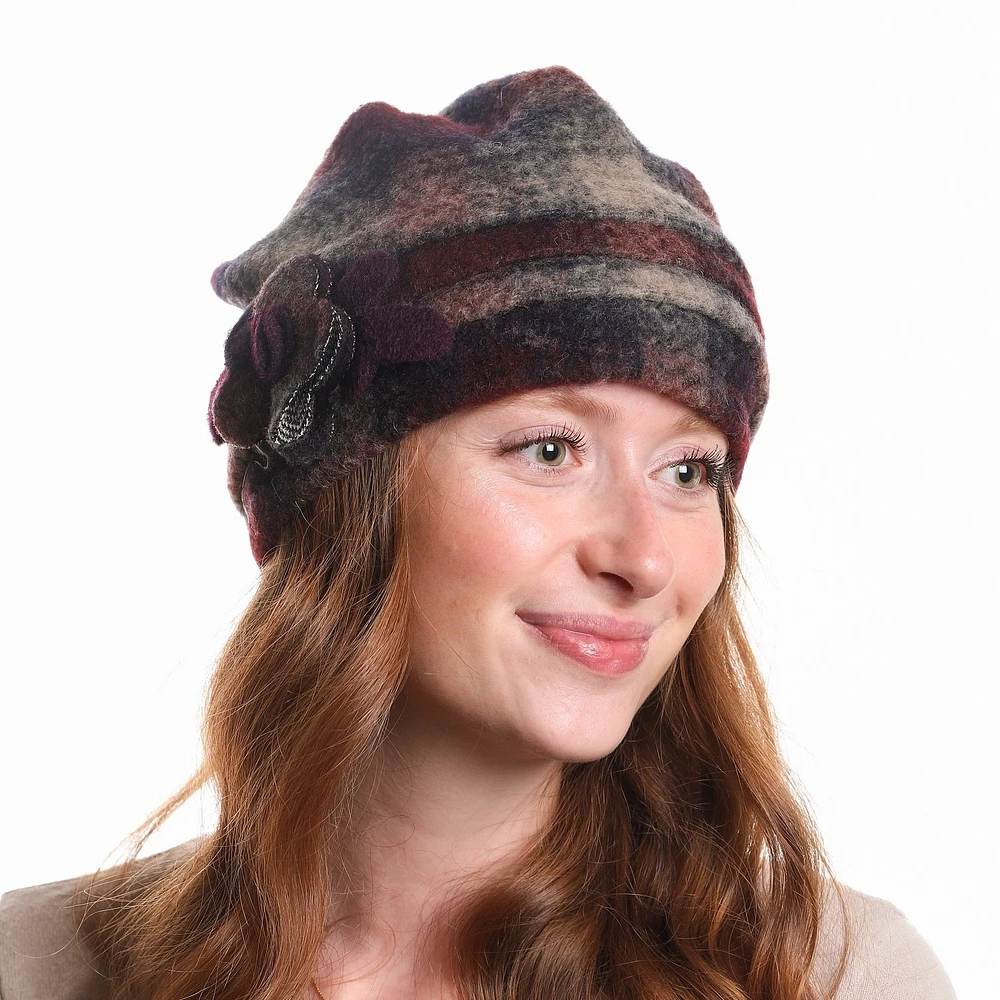 Chapeau bonnet en laine bouillie avec fleur