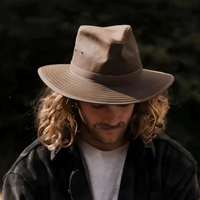Chapeau Deer Hunter