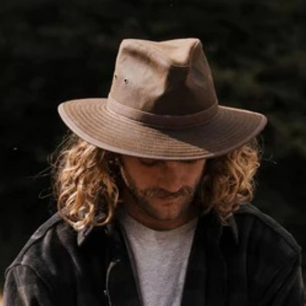 Chapeau Deer Hunter