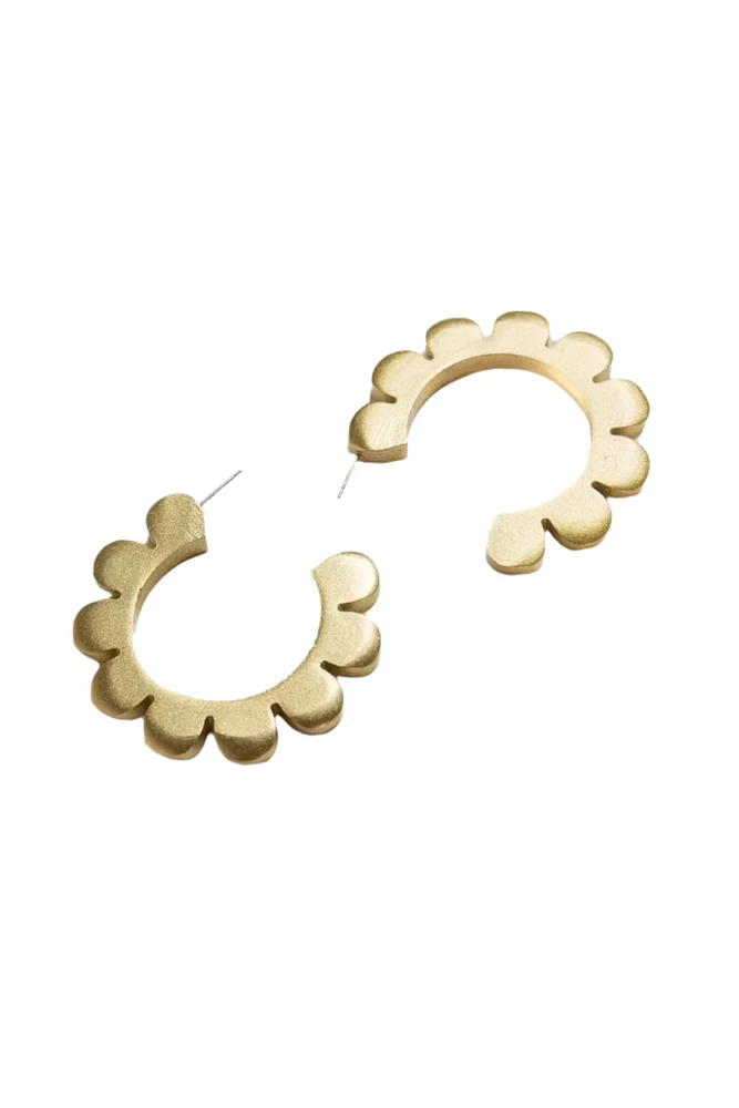 GOLD FLOWER OUTLINE HOOPS