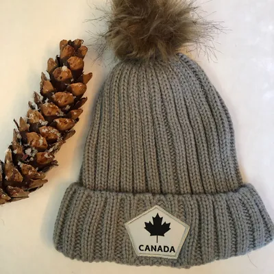 CANADA KNIT POMPOM TOQUE