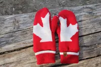 MAPLE LEAF MITT