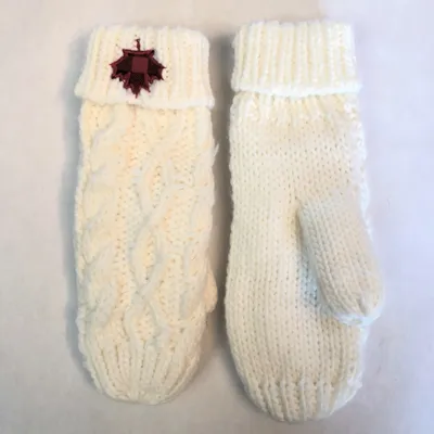 CABLE KNIT MITTS WITH PLAID MAPLE LEAF