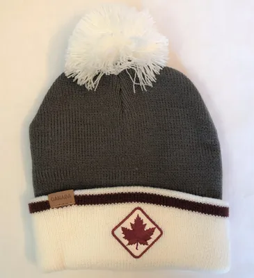 CABIN TOQUE WITH POMPOM AND MAPLE LEAF