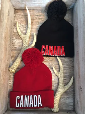 EMBROIDERED CANADA TOQUE WITH POM