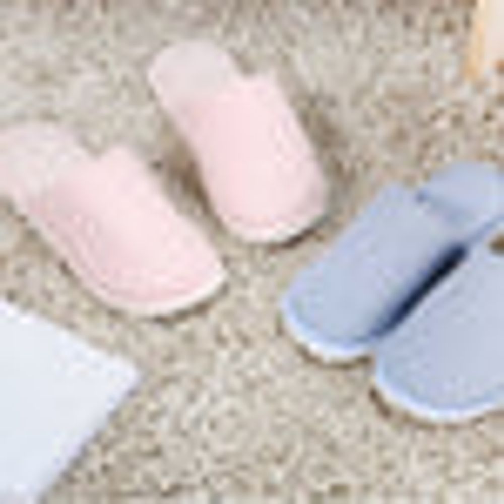 MINISO Women’s Slippers Size 6 (37-38) with Random Color