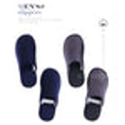 MINISO Men’s Slippers 43-44 (Random