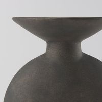 Kaz Vase