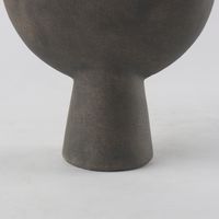 Kaz Vase