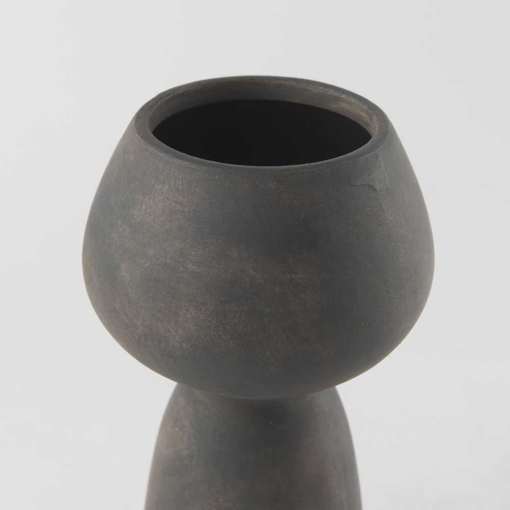 Kaz Vase