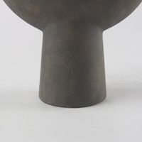 Kaz Vase