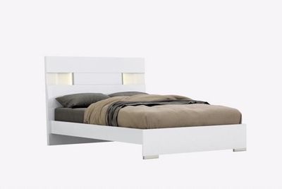 Yulie Glossy White Queen Bed