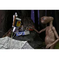 Neca Figura Articulada Deluxe Ultimate E.T. Light-Up Chest E.T., El Extraterrestre By Steven Spielberg - Limited Edition