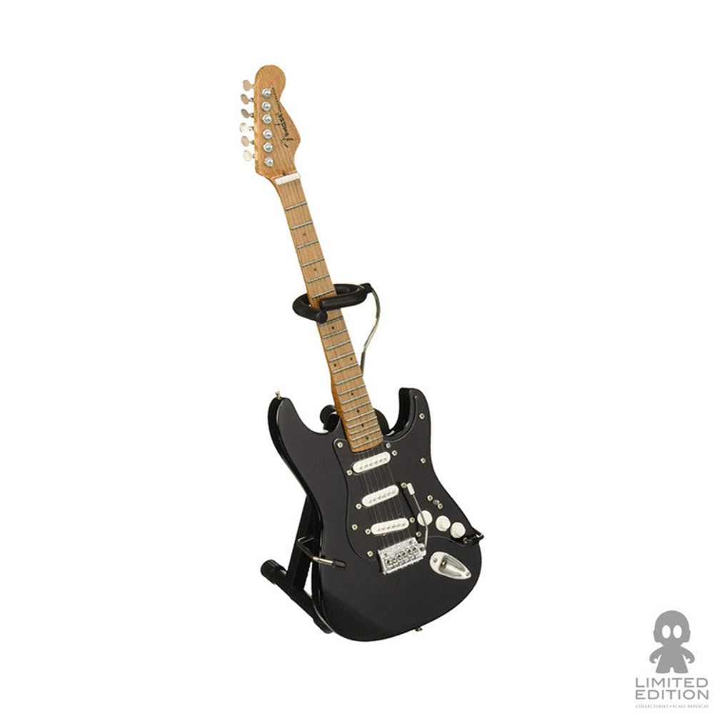 Axe Heaven Mini Guitarra Black Finish & Black Pick Guard Fender Strat