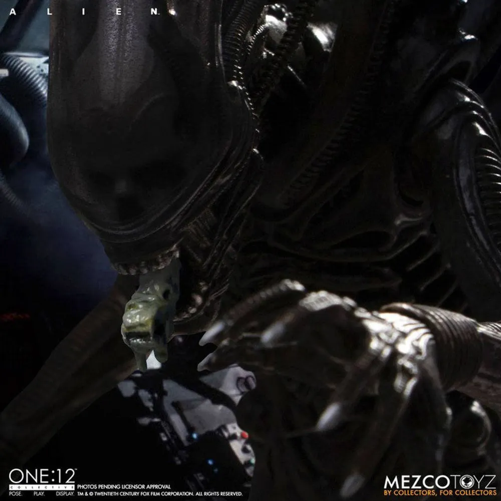 Mezco Toyz Figura Articulada Collective Alien One: 12 Alien By Ridley Scott - Limited Edition