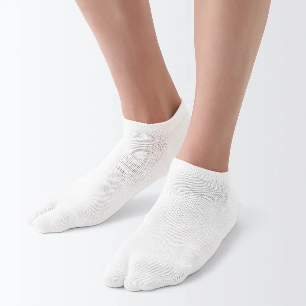Men's Right Angle Tabi-Style Sneaker Socks