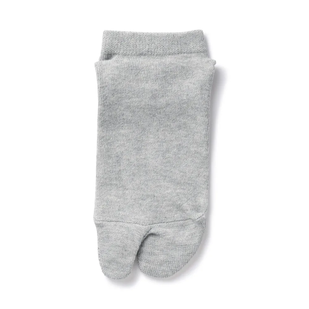 MUJI Women's Right Angle Tabi-Style Sneaker Socks