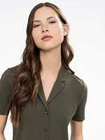 Blouse semi-ajustée à manches courtes avec boutons