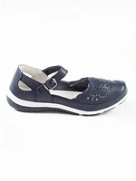 Flat shoes